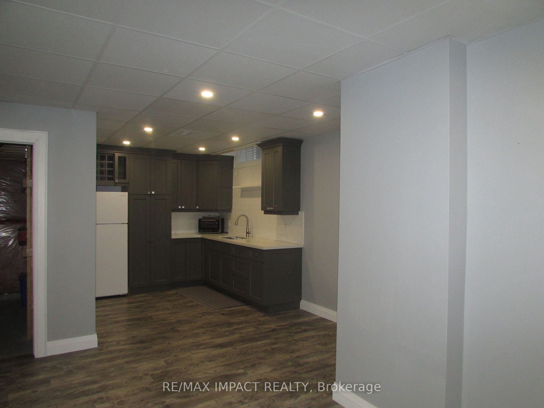 384 Northglen Blvd