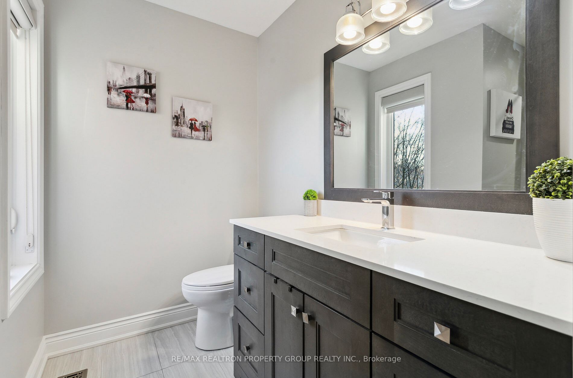 1592 Deerhurst Crt