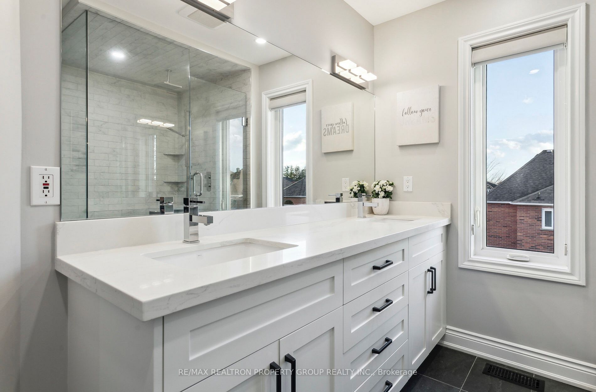 1592 Deerhurst Crt