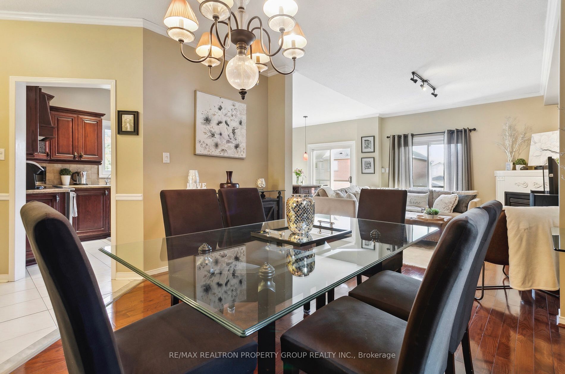 1592 Deerhurst Crt