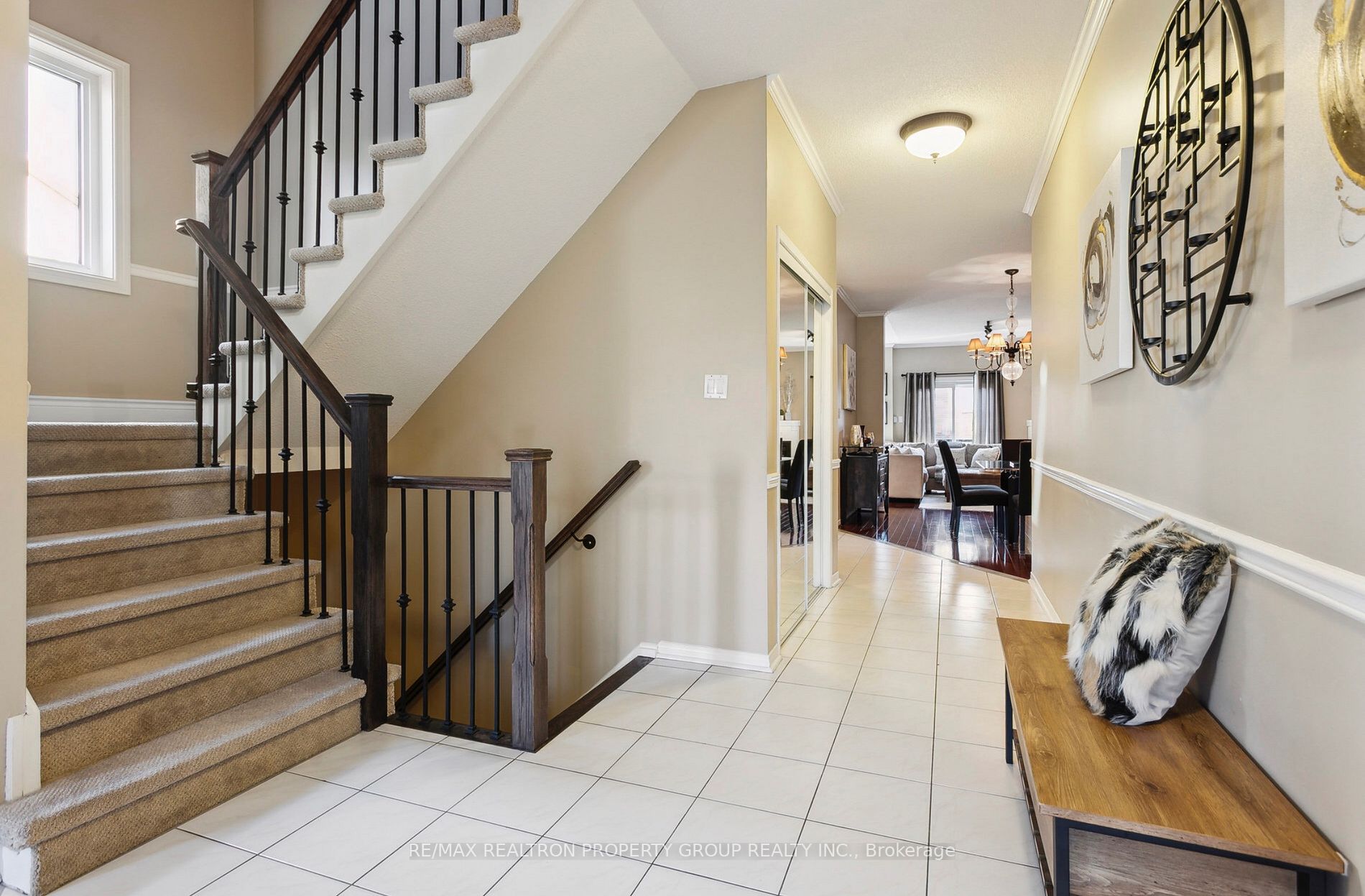 1592 Deerhurst Crt