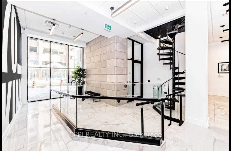 70 King St E, #220