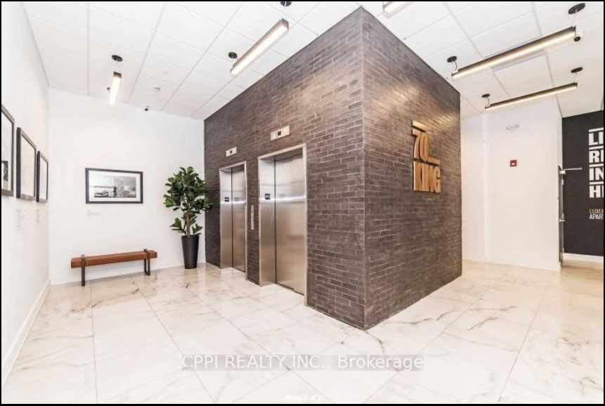 70 King St E, #220