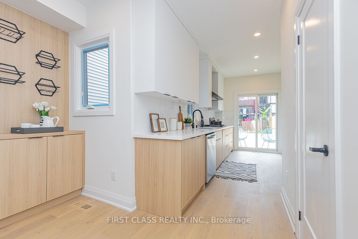28 Endean Ave, #Upper