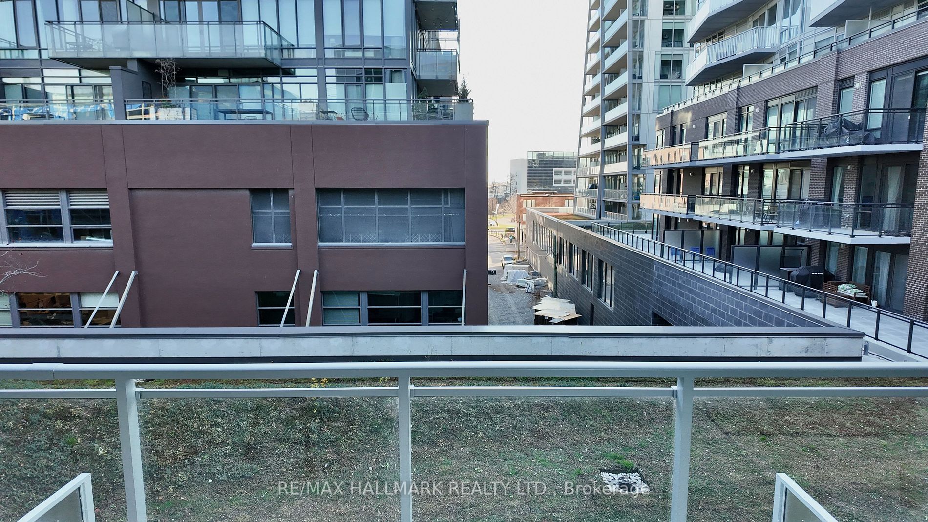 665 Queen St E, #309