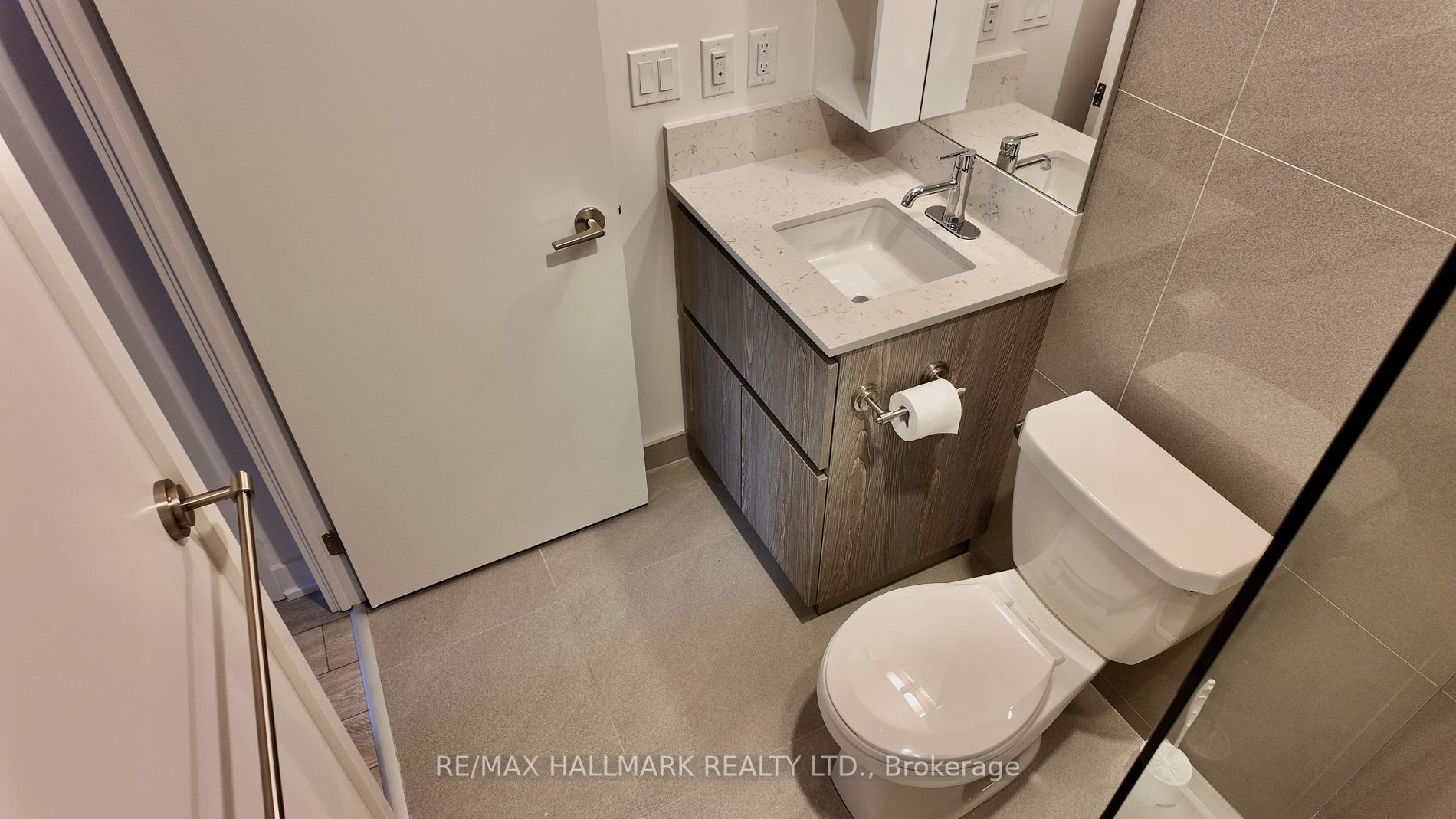 665 Queen St E, #309