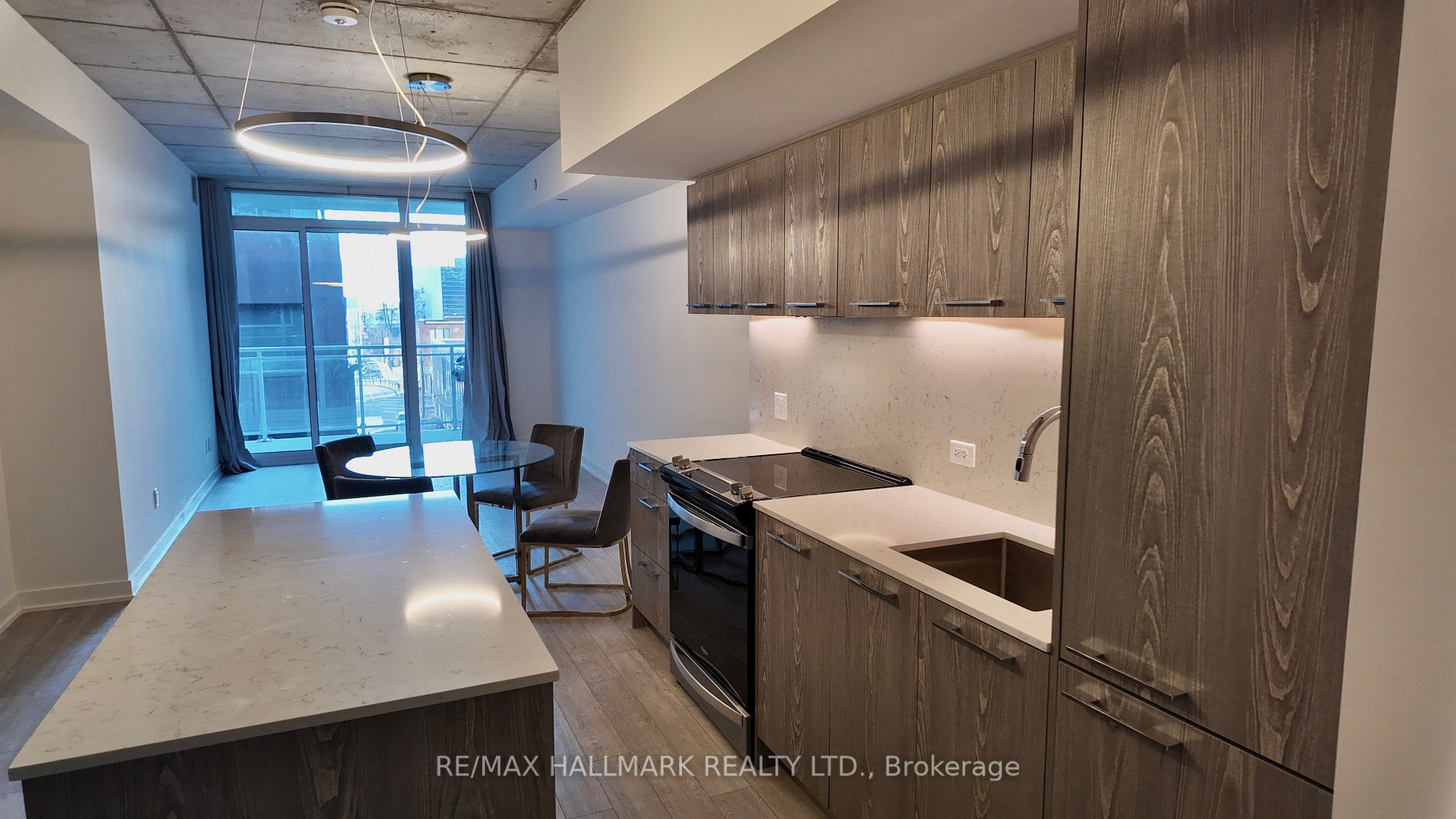 665 Queen St E, #309