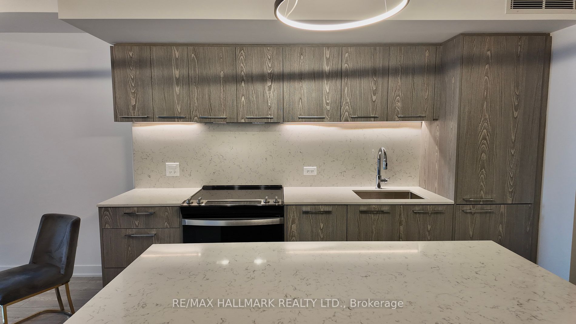 665 Queen St E, #309