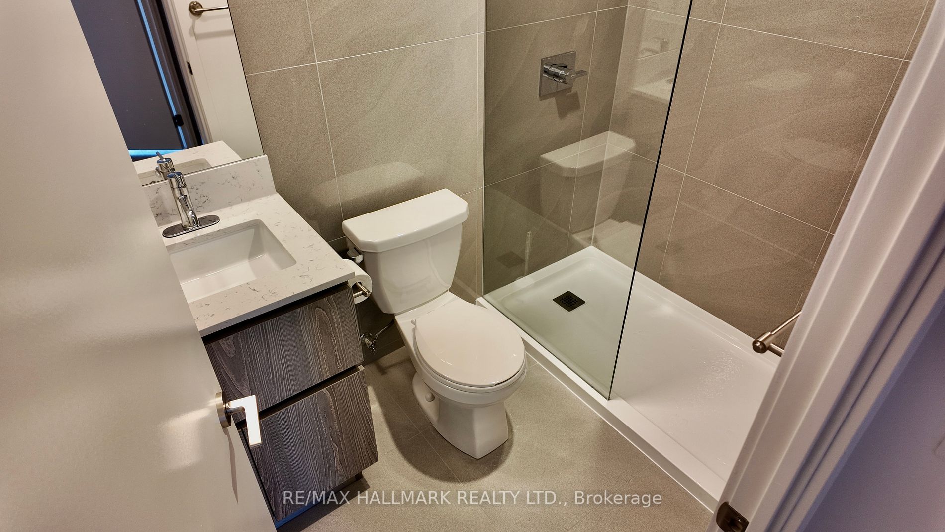 665 Queen St E, #309