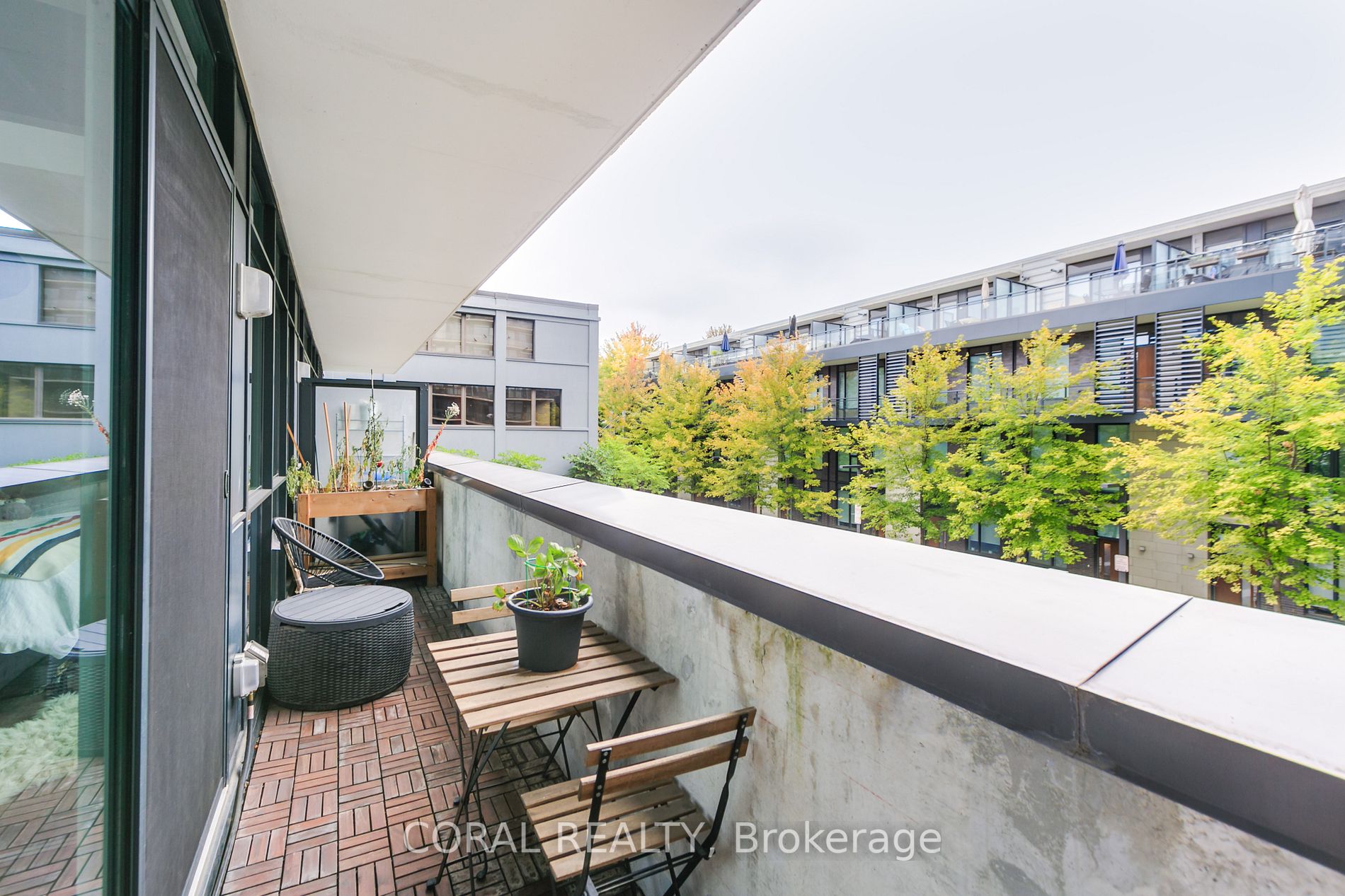 1190 Dundas St E, #225