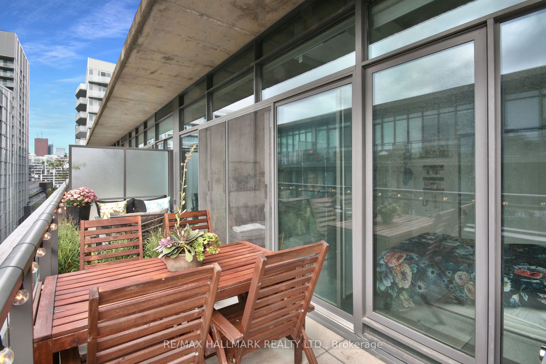 90 Broadview Ave, #820
