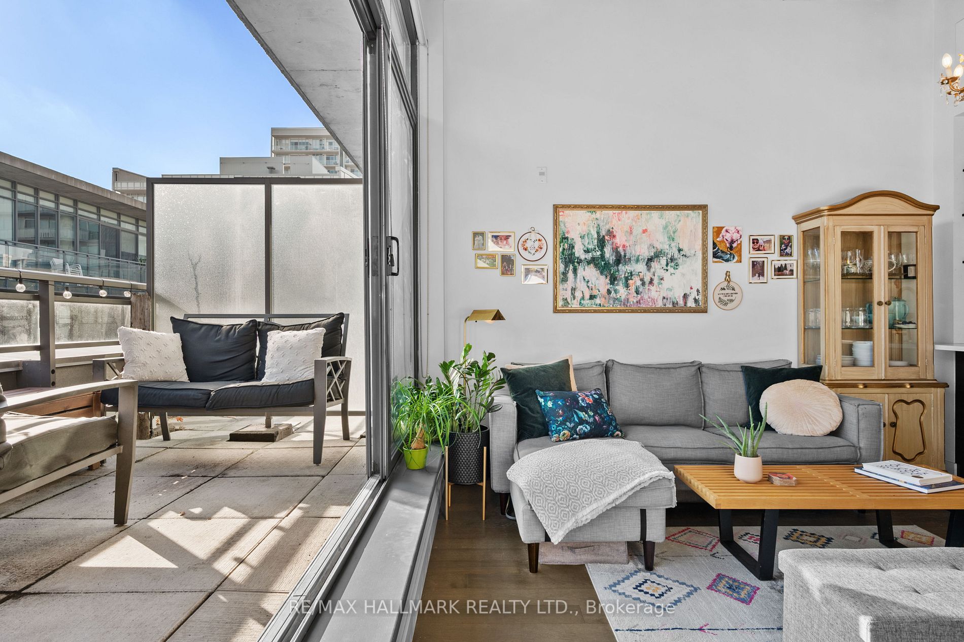 90 Broadview Ave, #820