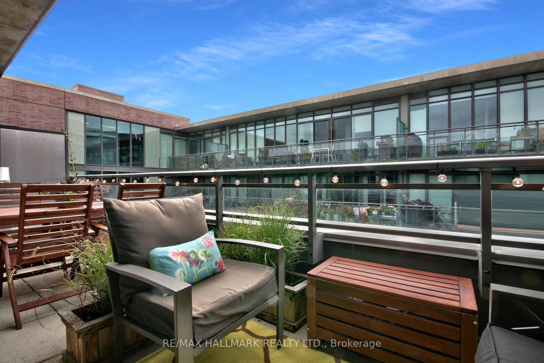 90 Broadview Ave, #820
