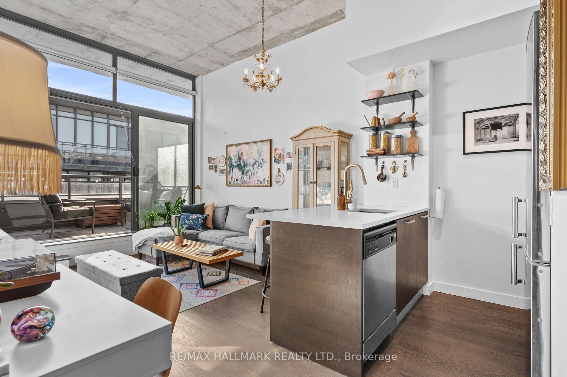 90 Broadview Ave, #820