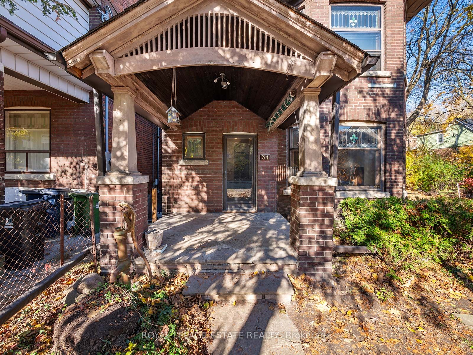 34 Millbrook Cres