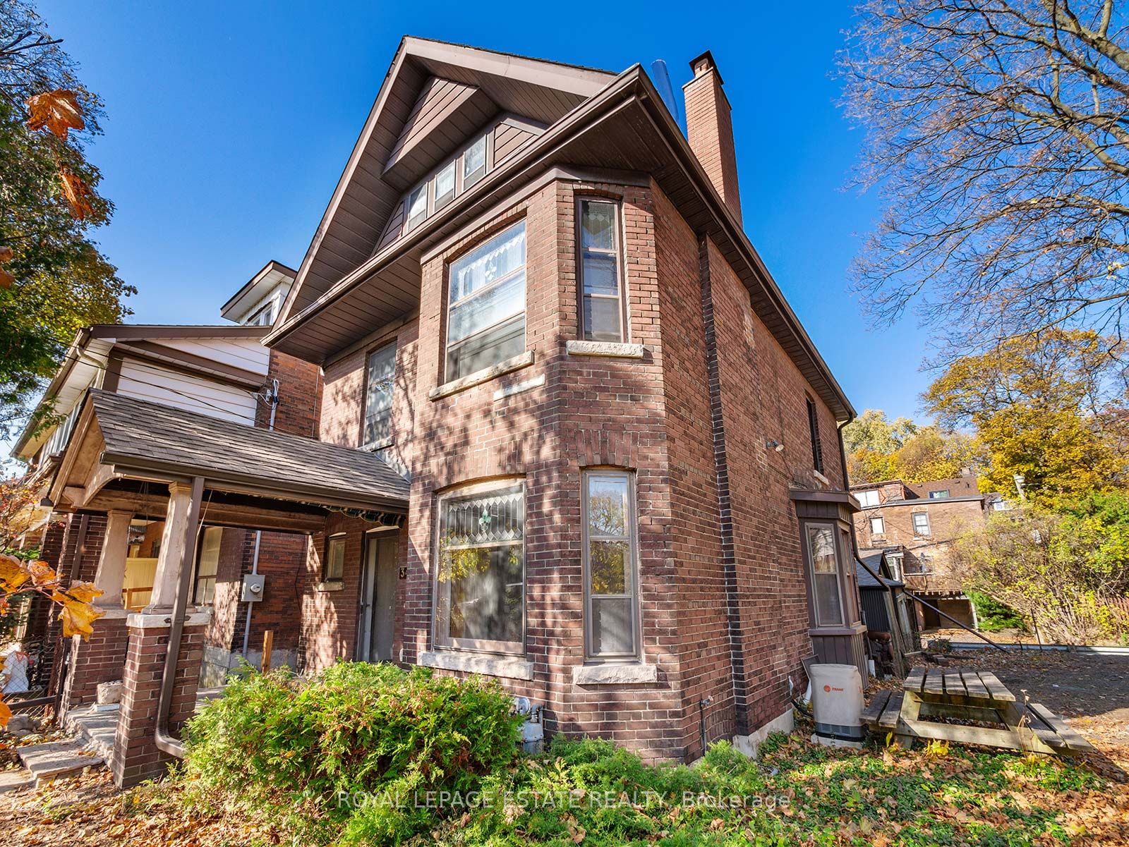 34 Millbrook Cres