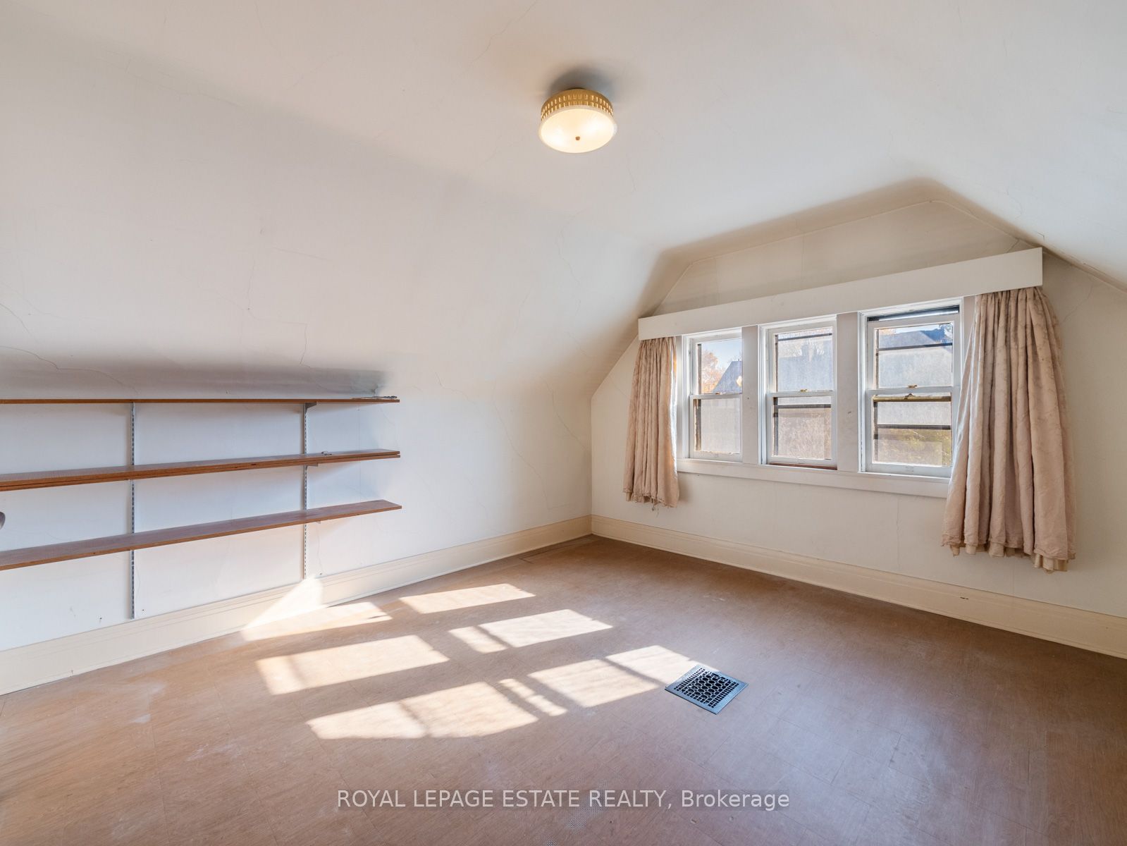 34 Millbrook Cres
