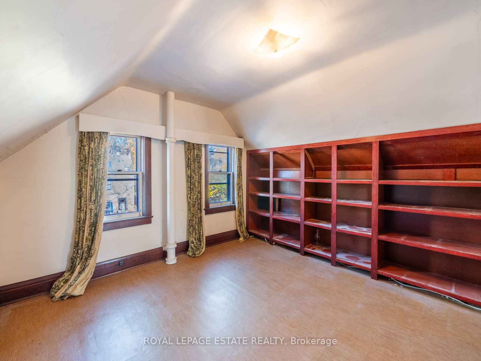 34 Millbrook Cres