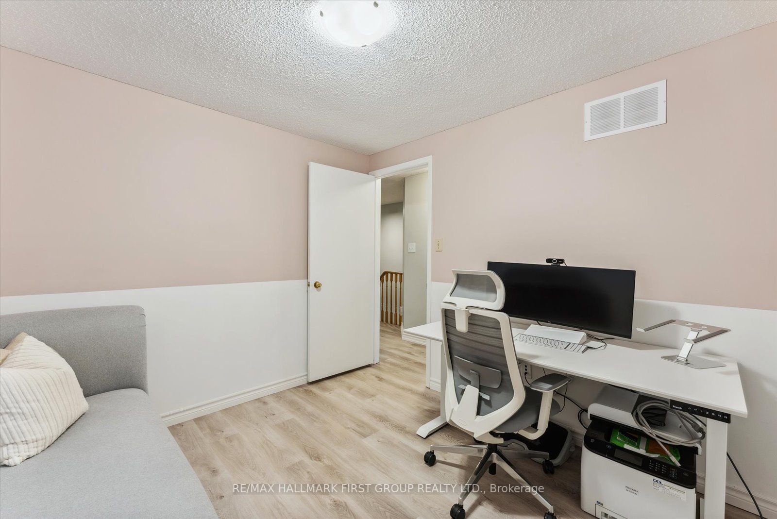 927 Redbird Cres