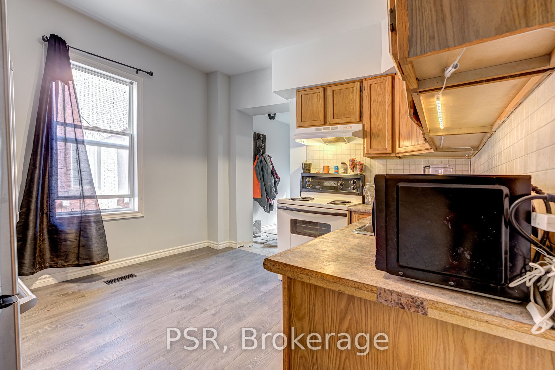 137 Elgin St E