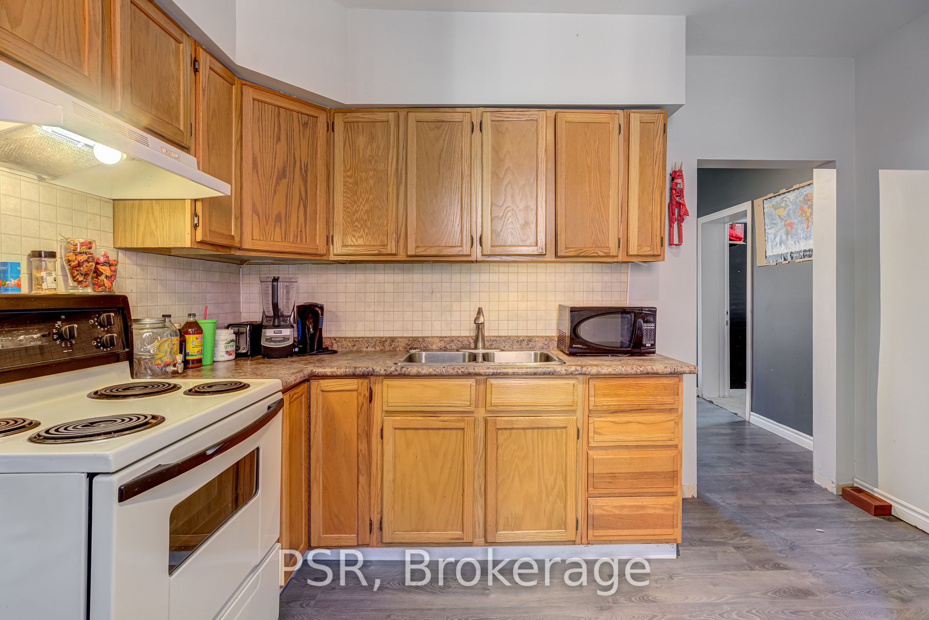 137 Elgin St E