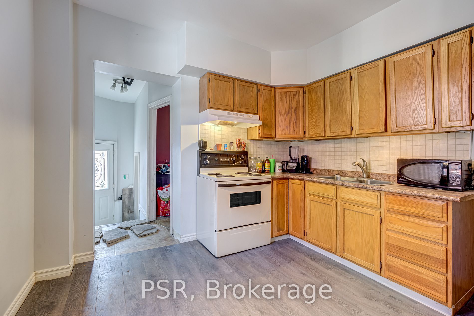 137 Elgin St E