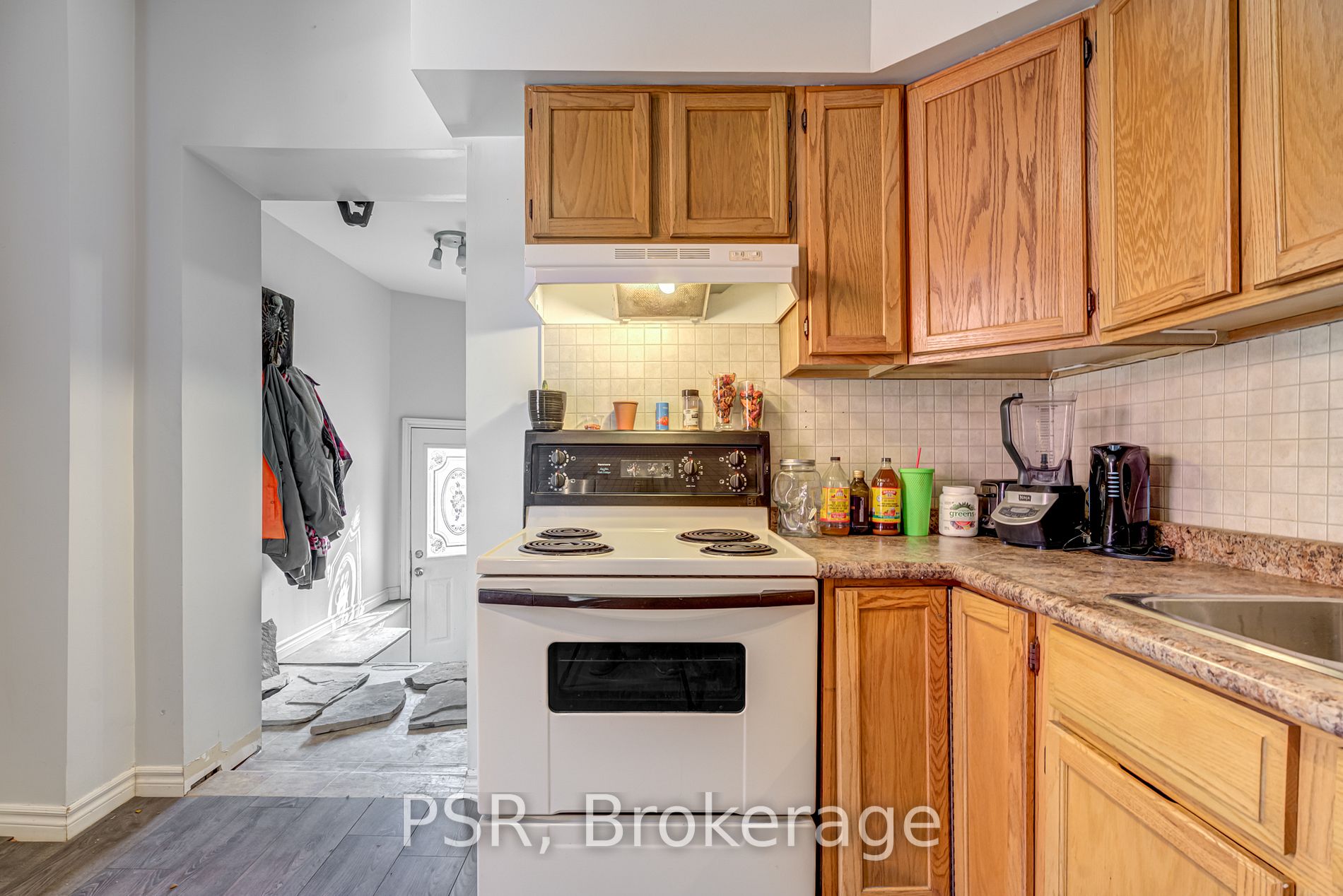 137 Elgin St E