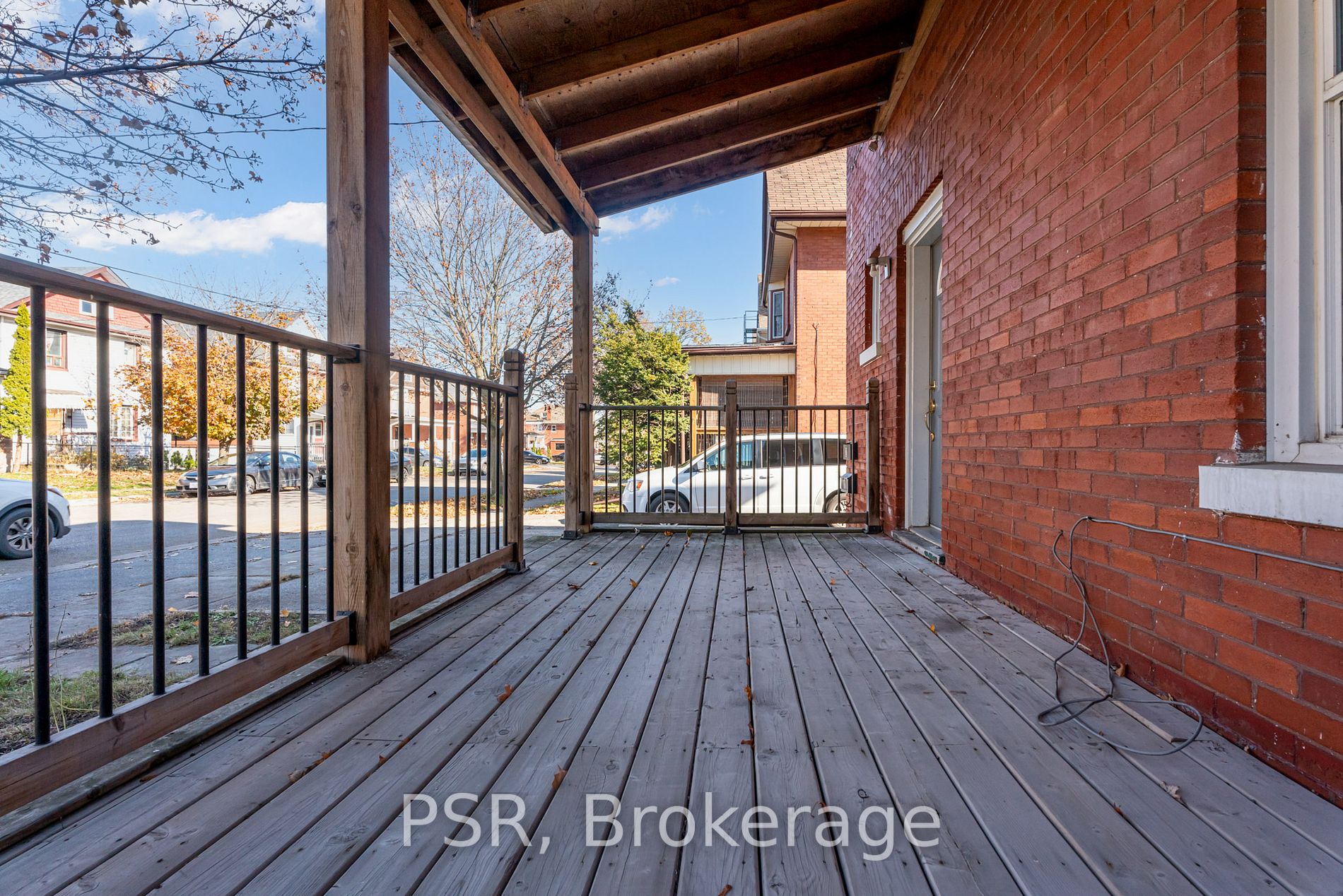 137 Elgin St E
