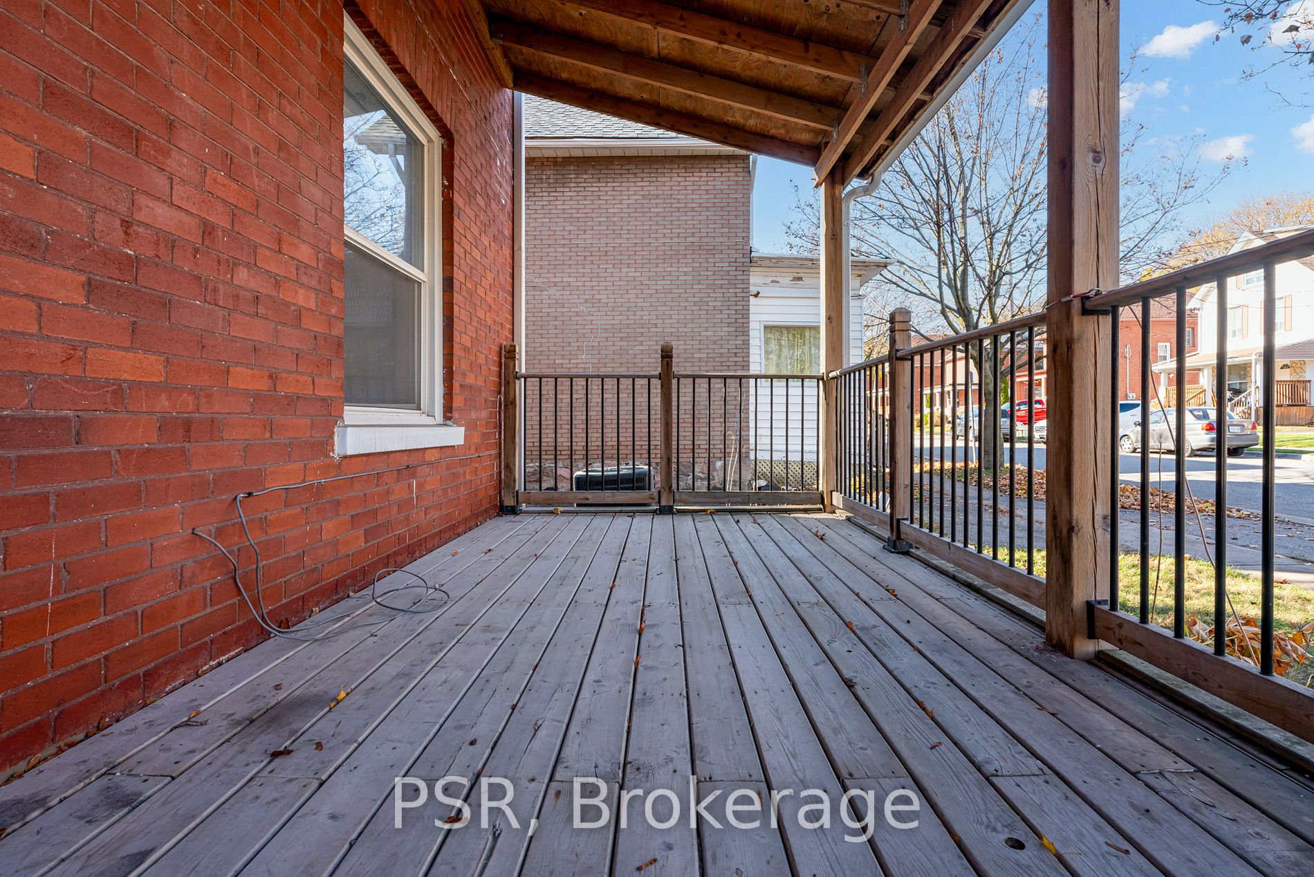 137 Elgin St E