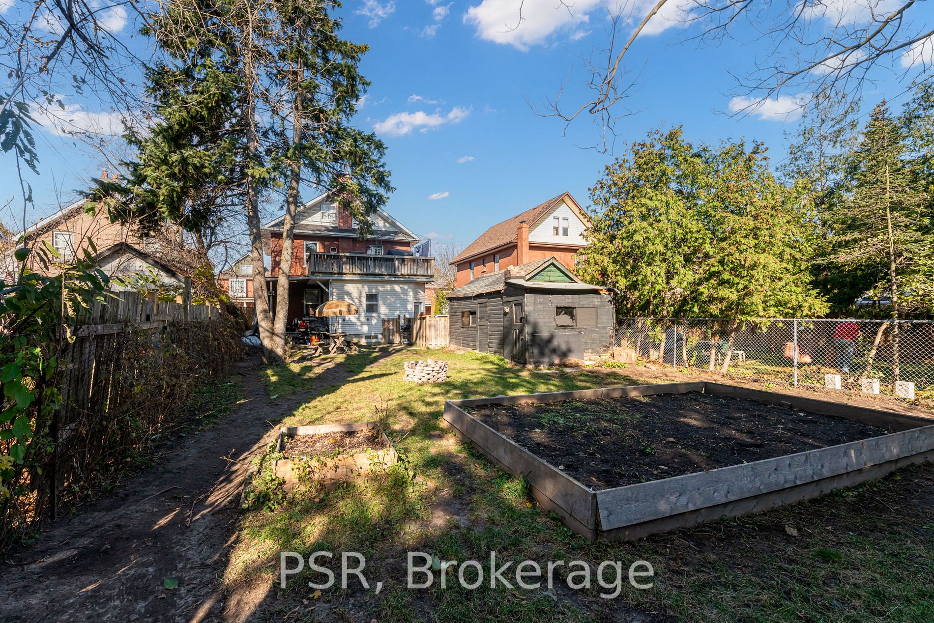 137 Elgin St E