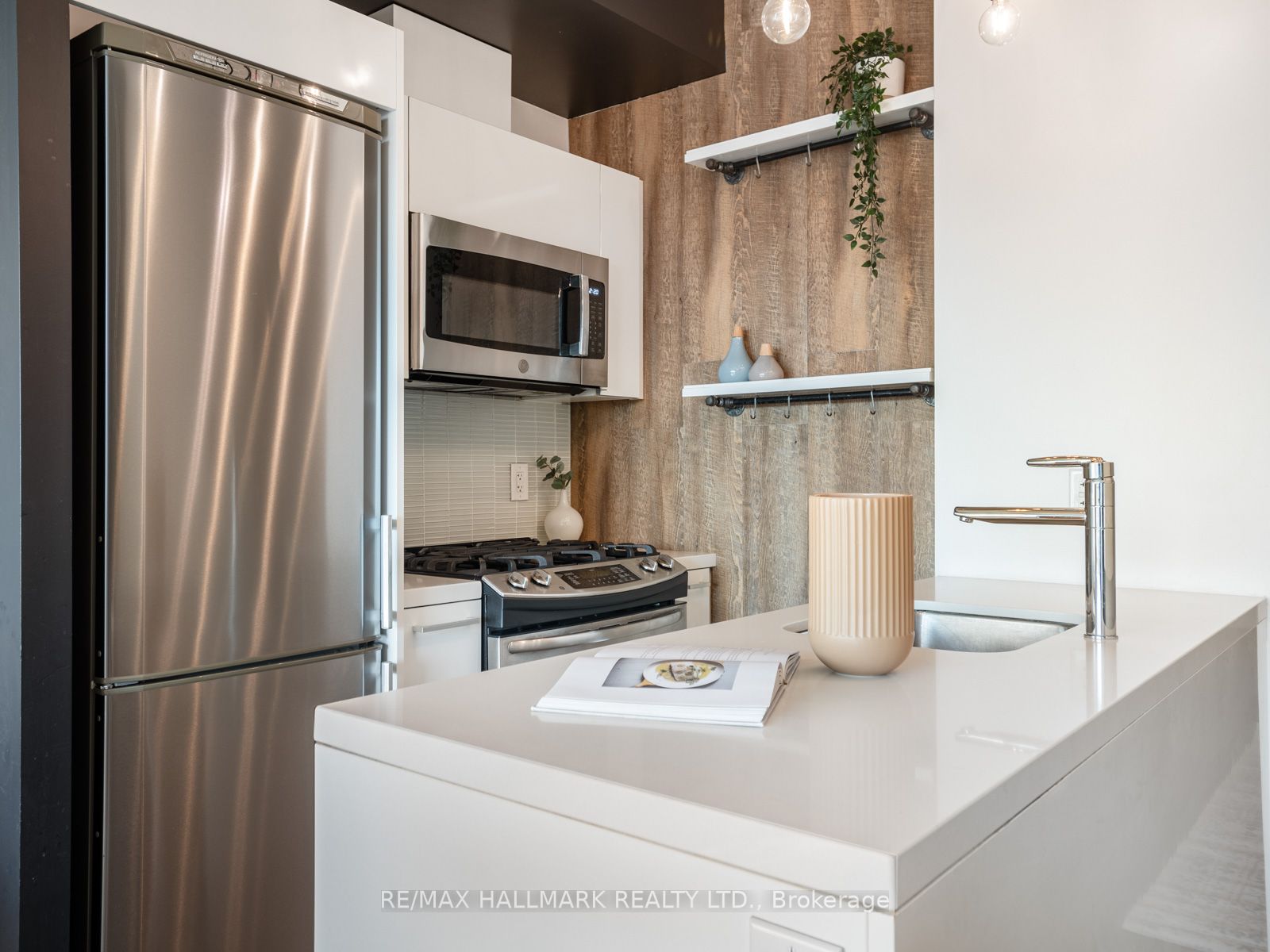 319 Carlaw Ave, #705