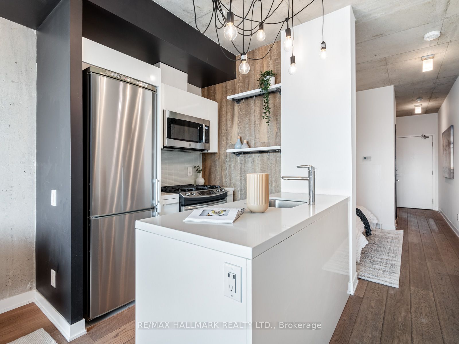 319 Carlaw Ave, #705