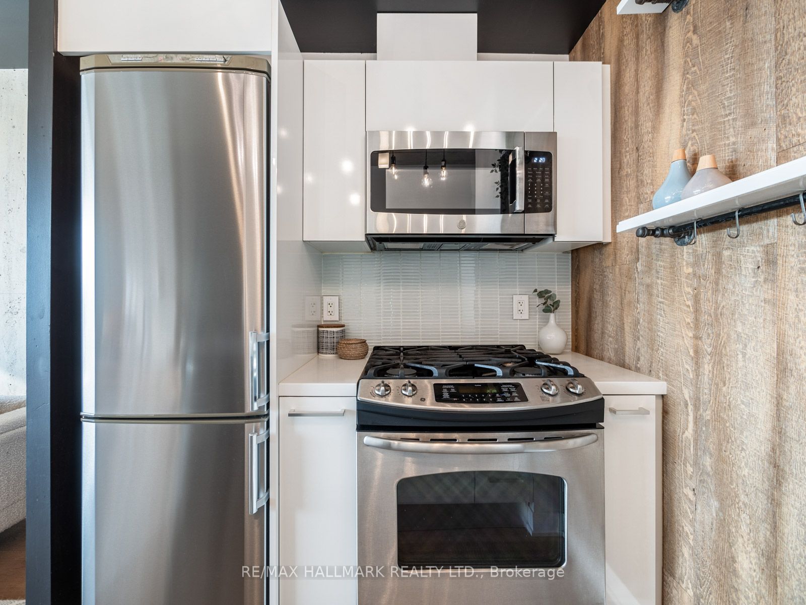 319 Carlaw Ave, #705