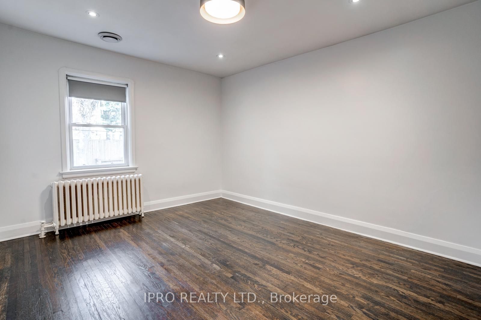 10 Coxwell Blvd