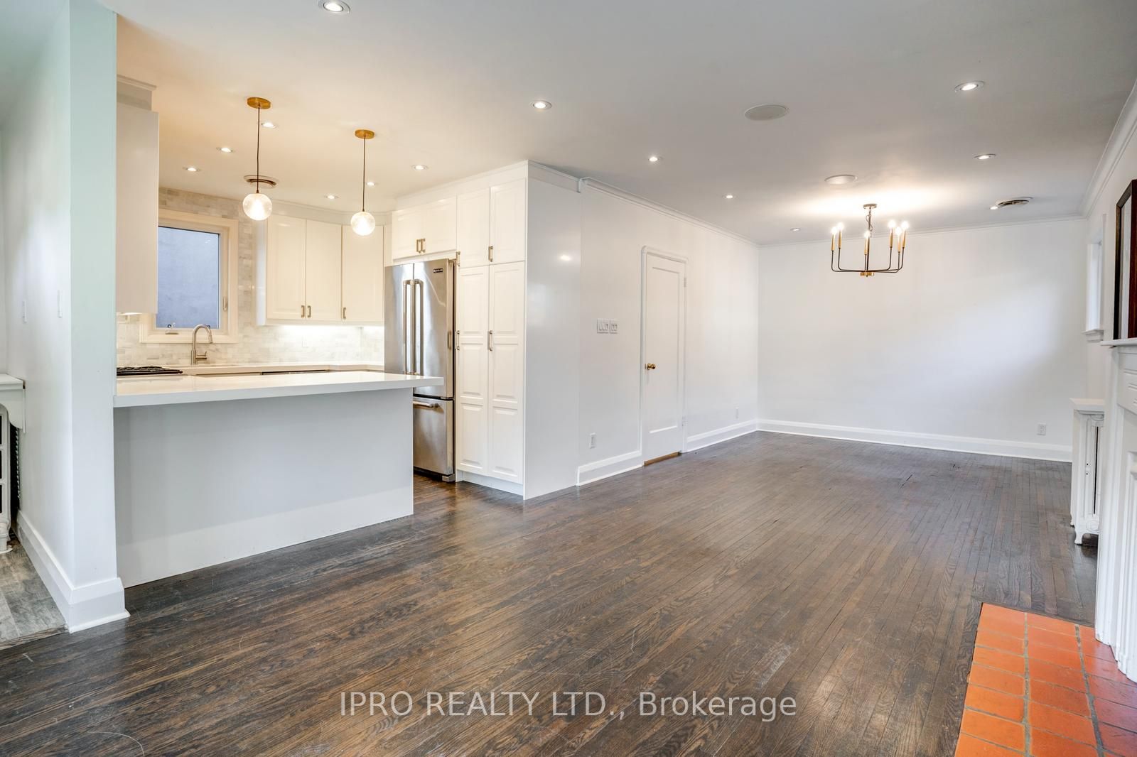 10 Coxwell Blvd