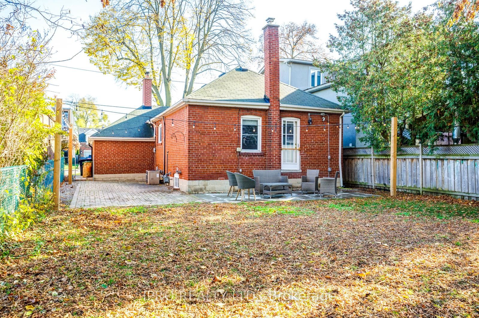 10 Coxwell Blvd