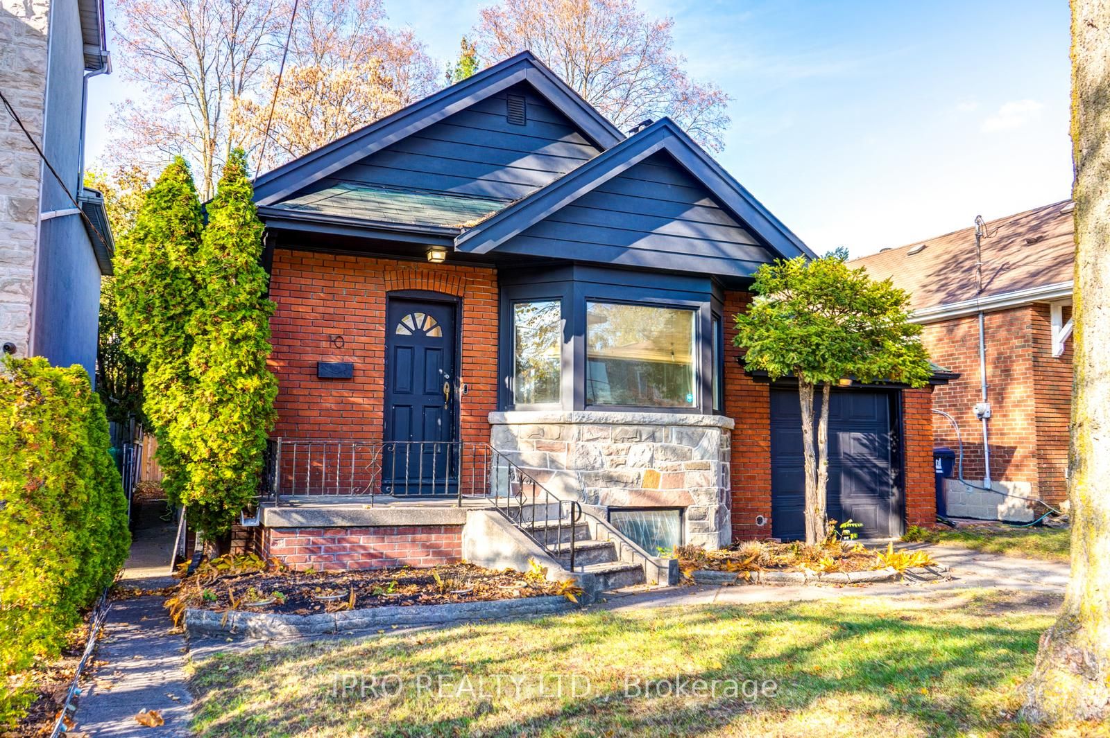 10 Coxwell Blvd