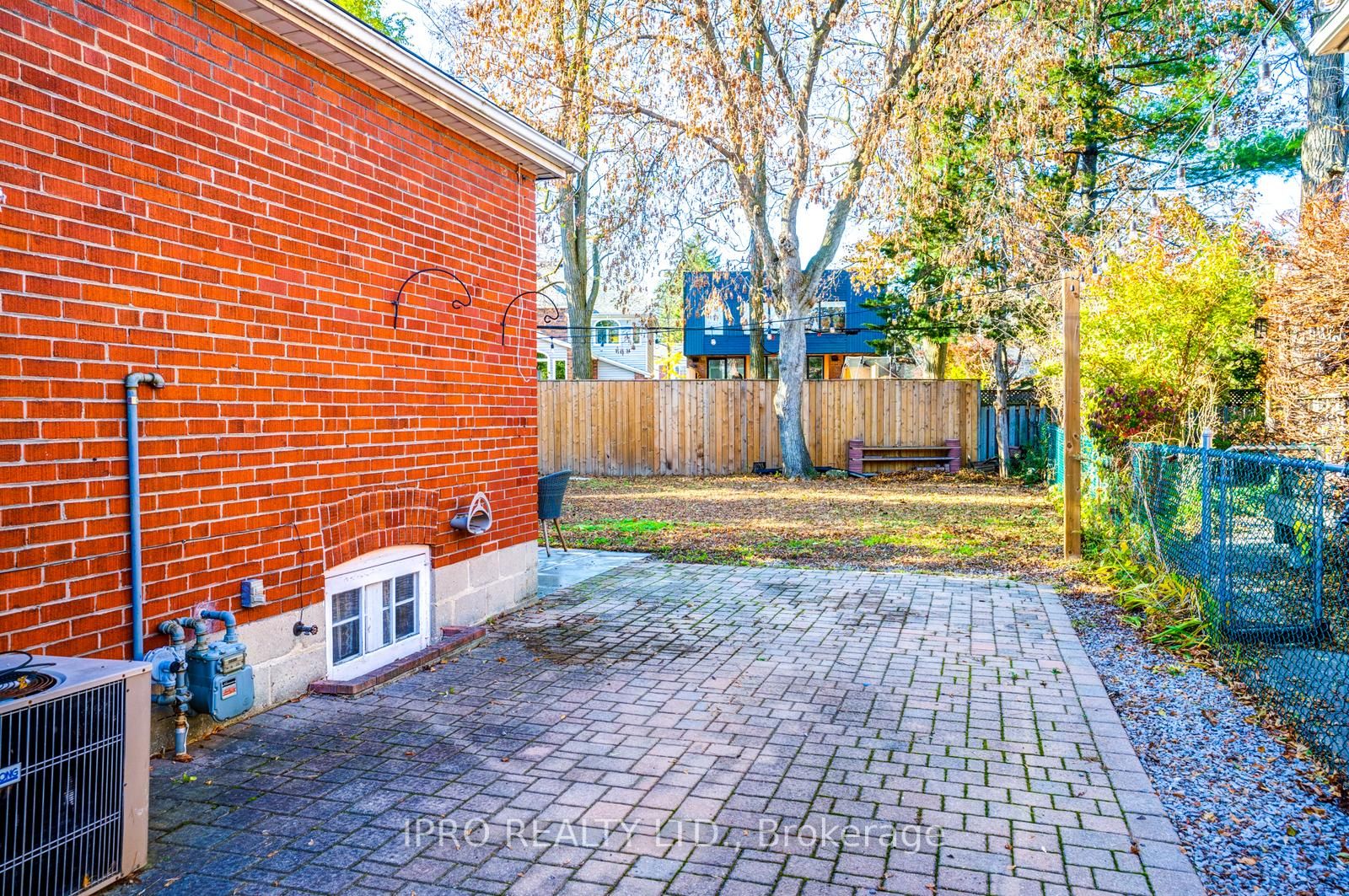 10 Coxwell Blvd