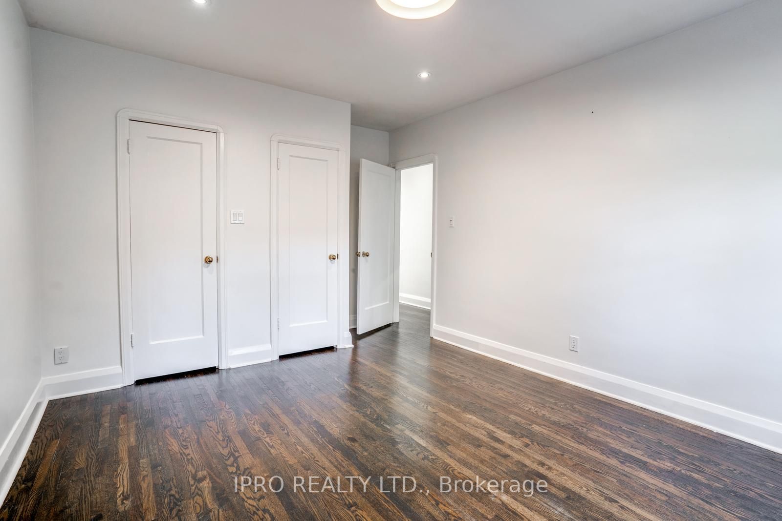 10 Coxwell Blvd