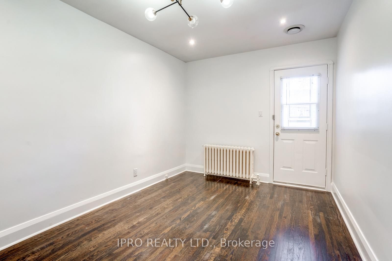 10 Coxwell Blvd