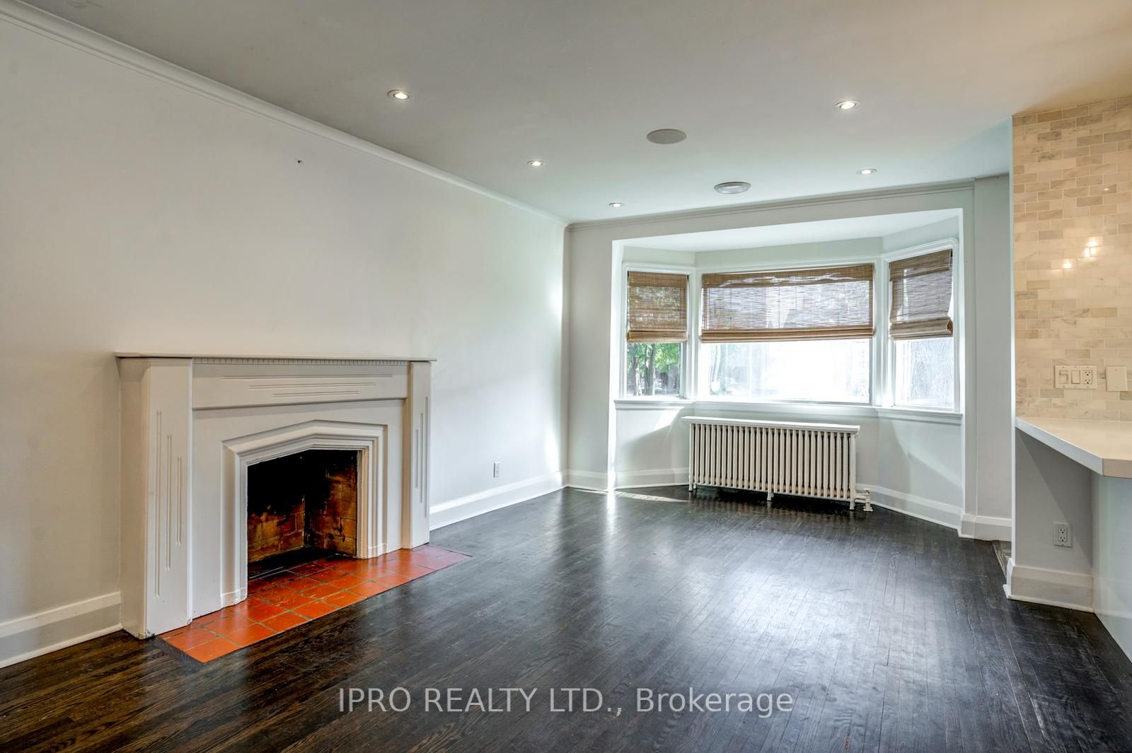 10 Coxwell Blvd