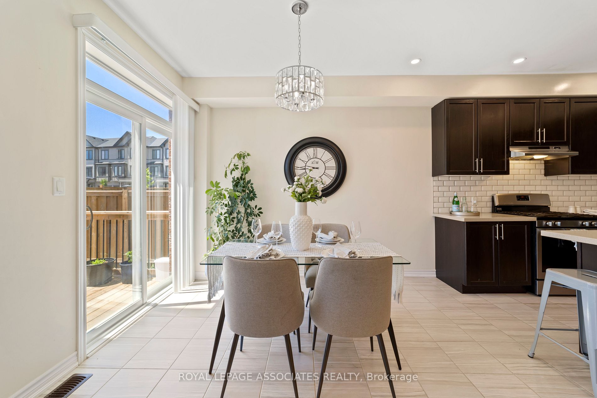 66 Moses Cres