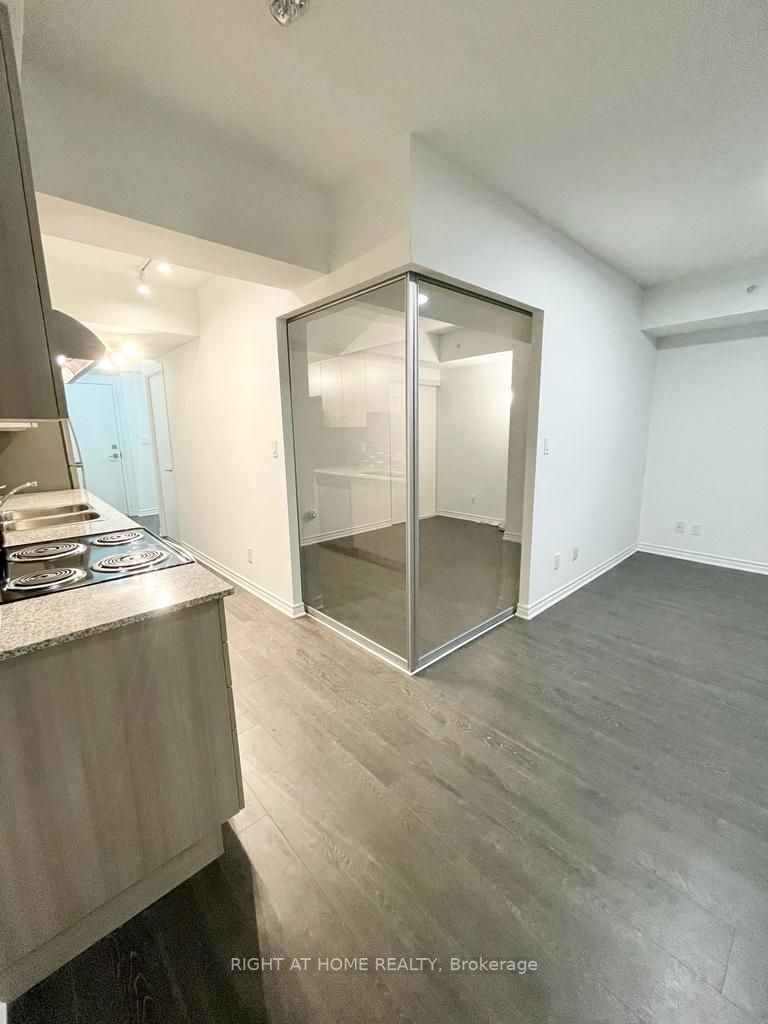 1 Falaise Rd, #302