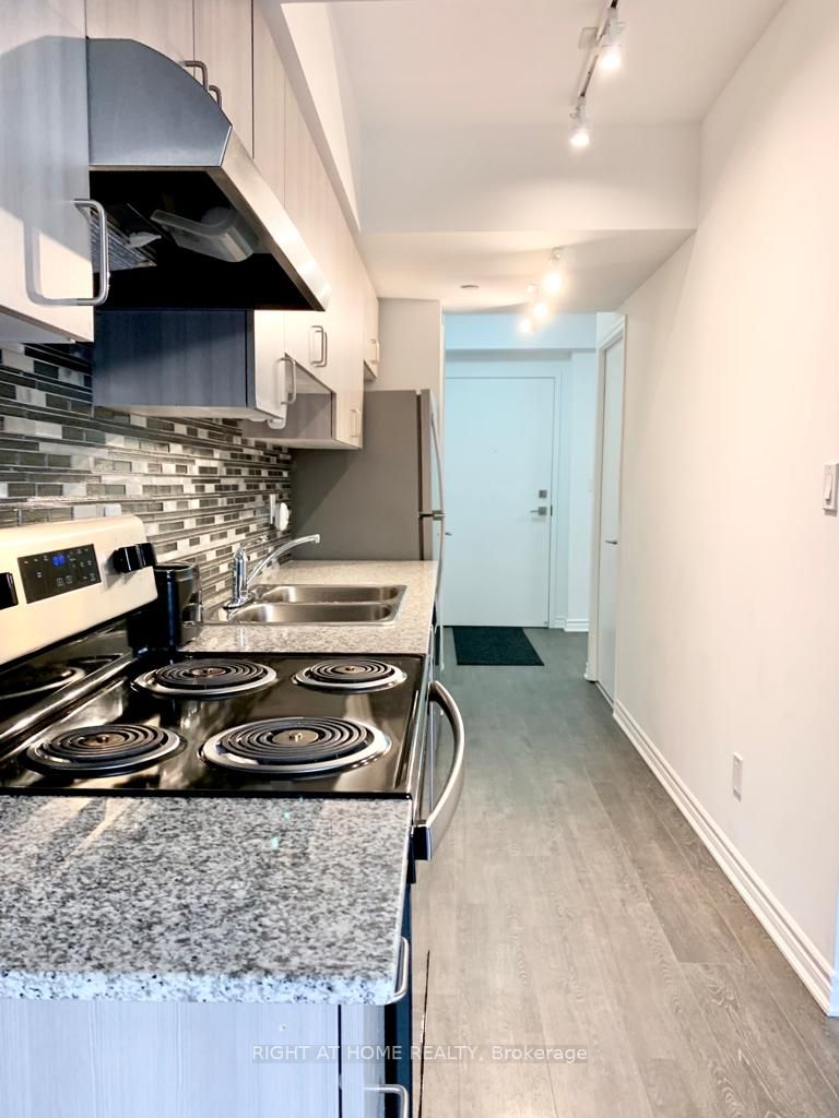 1 Falaise Rd, #302