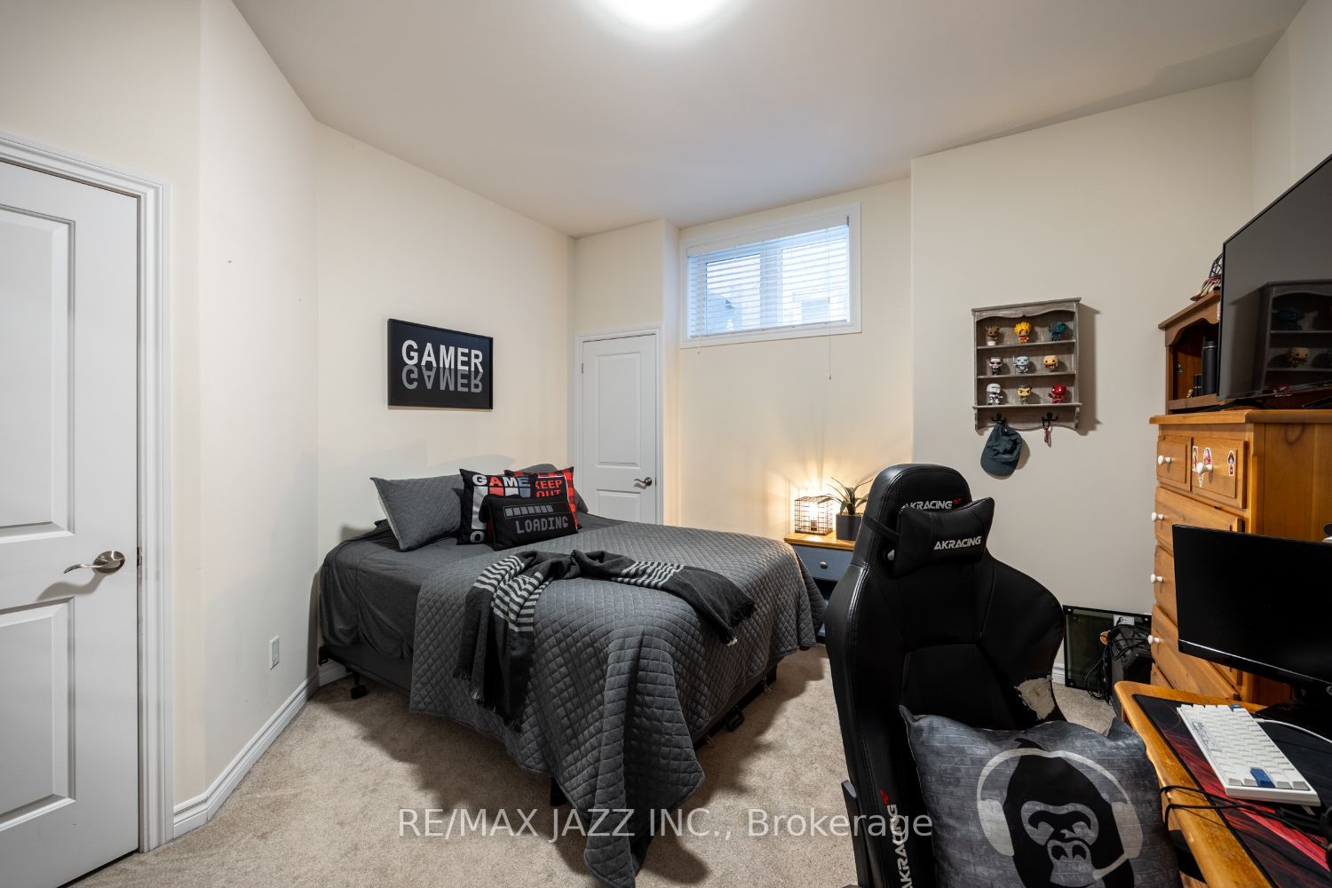 6 Colville Ave