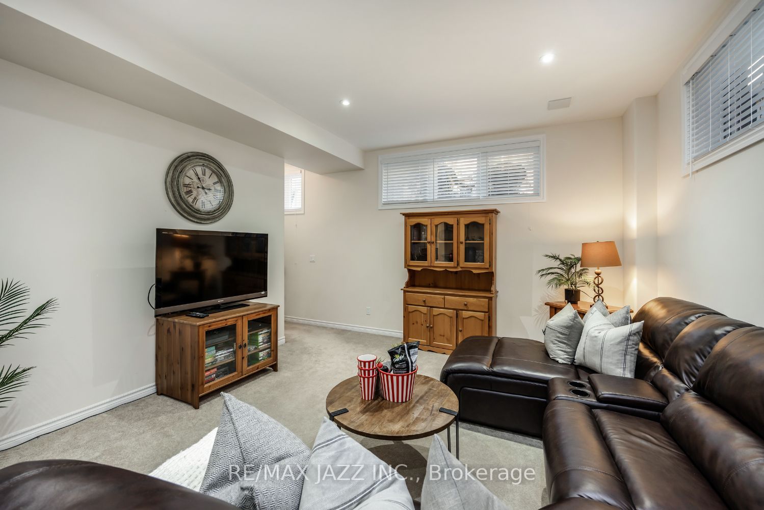6 Colville Ave