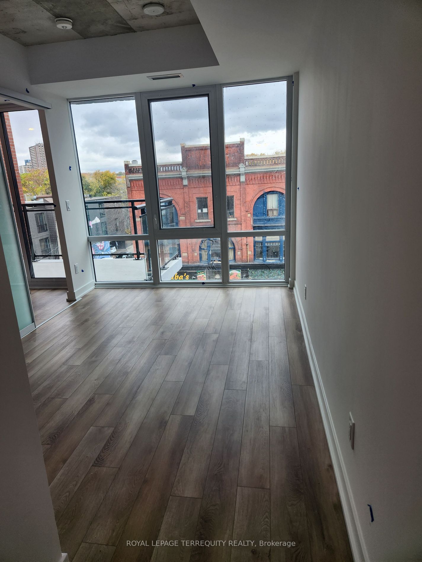 665 Queen St E, #306