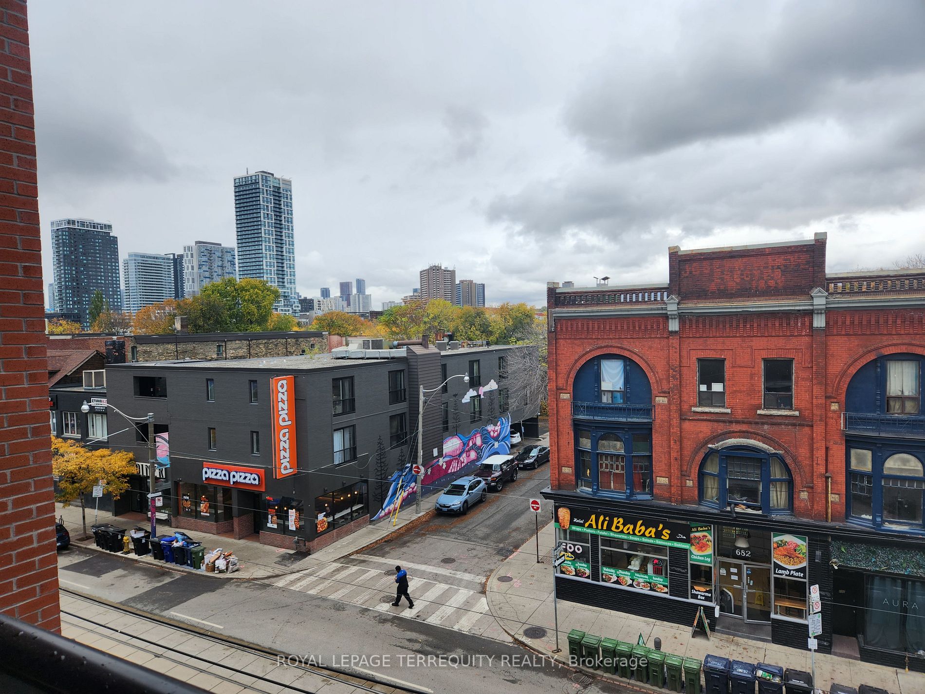 665 Queen St E, #306