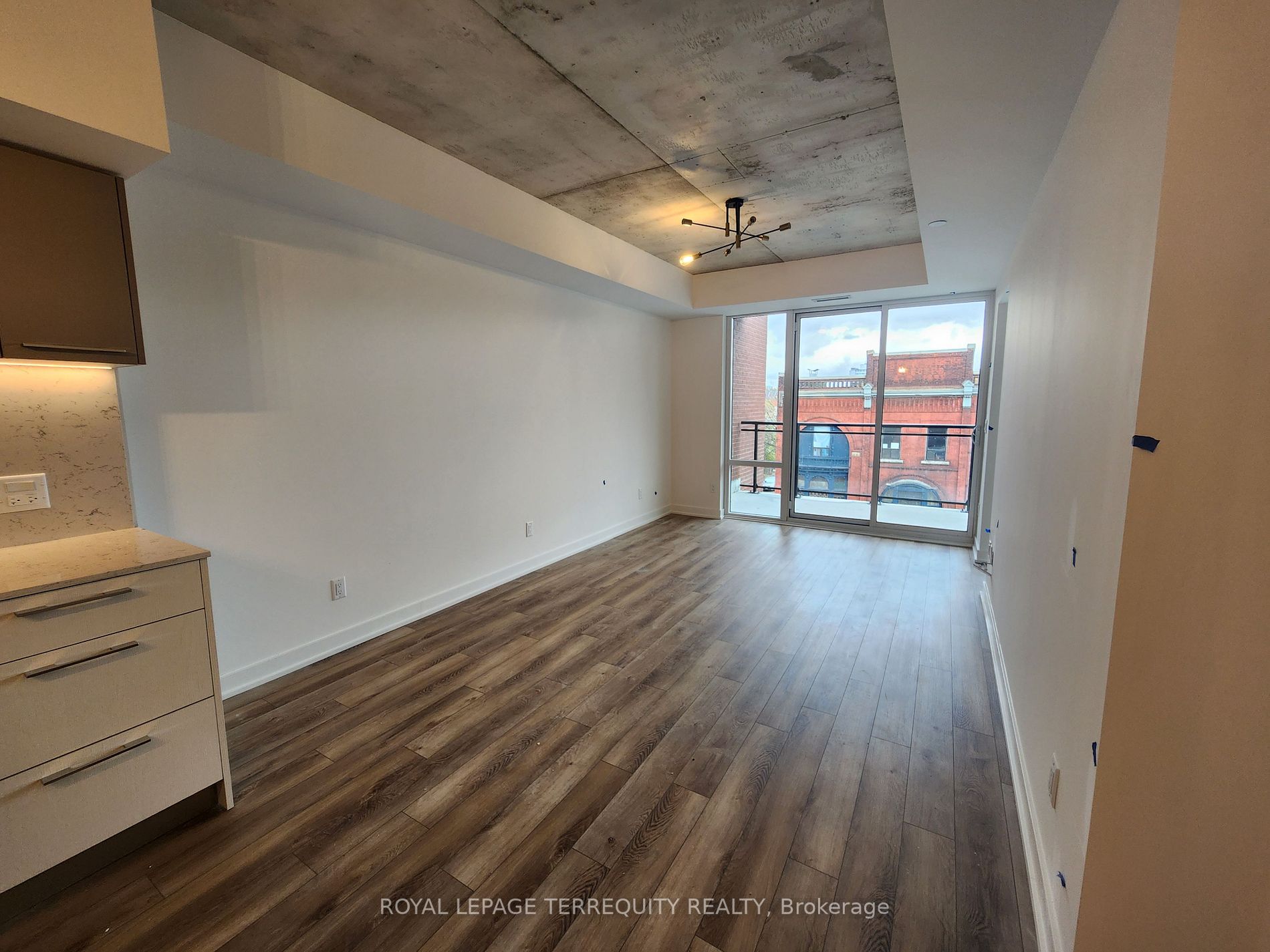 665 Queen St E, #306