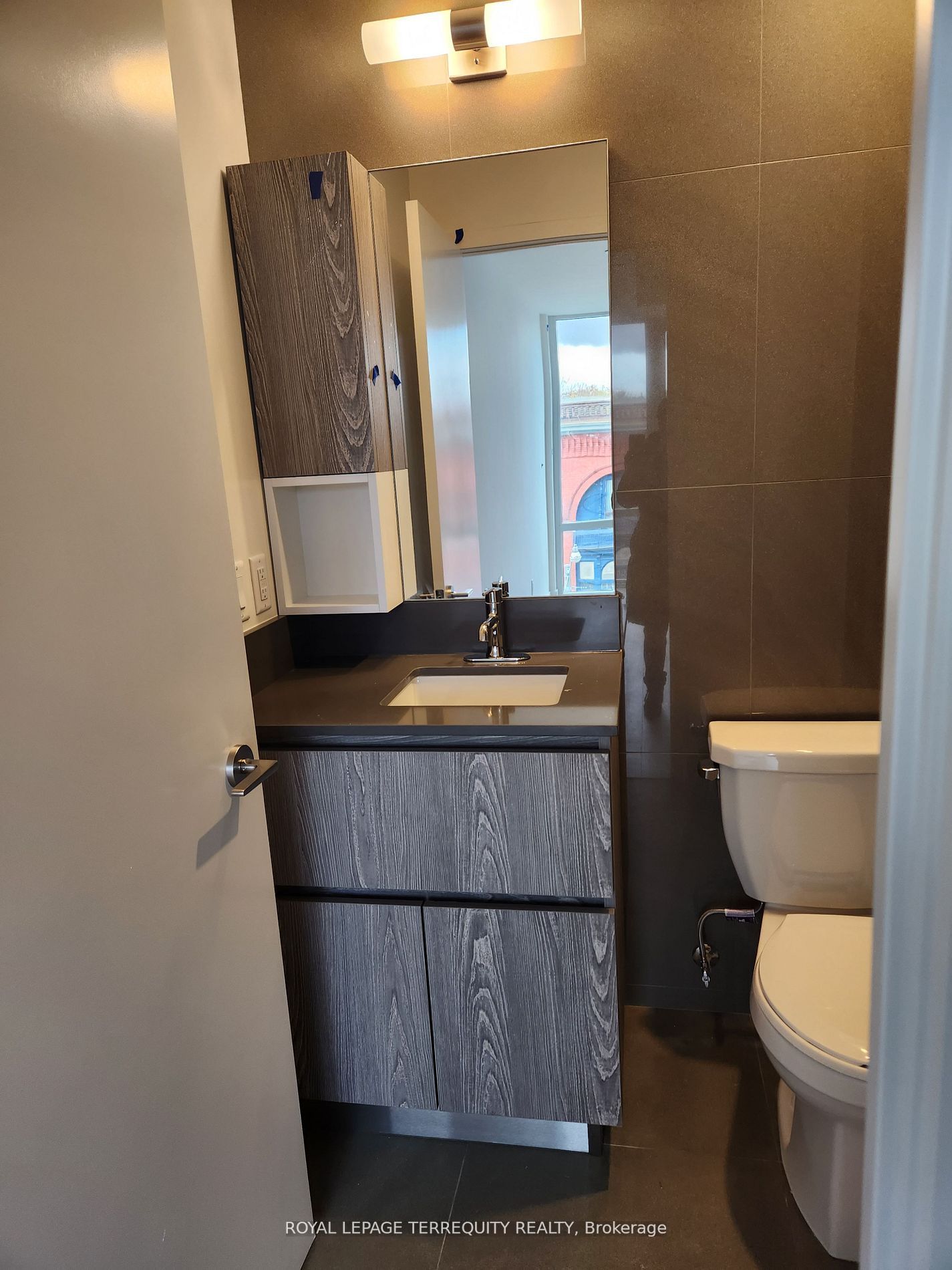 665 Queen St E, #306